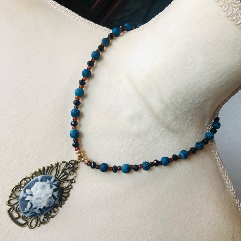 Handcrafted rose cameo filigree genuine dragon vein agate stone necklace
